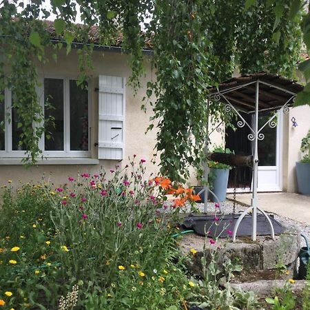 Le Gite Du Petit Renard: A Tranquil Gite With Pool Oradour-Saint-Genest المظهر الخارجي الصورة