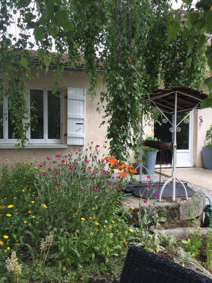 Le Gite Du Petit Renard: A Tranquil Gite With Pool Oradour-Saint-Genest المظهر الخارجي الصورة